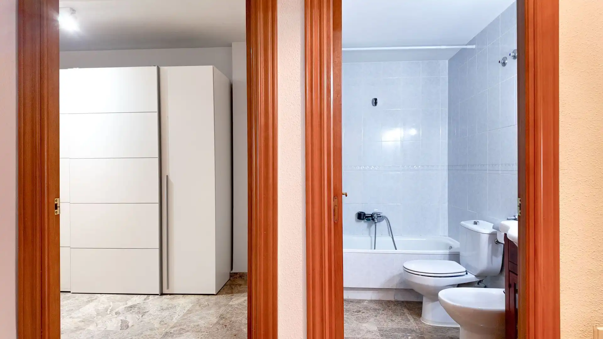 Bany de Apartament de lloguer en Valencia amb Aire condicionat, Calefacció i Terrassa