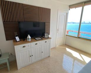 Sala d'estar de Apartament de lloguer en Benidorm amb Aire condicionat, Calefacció i Piscina