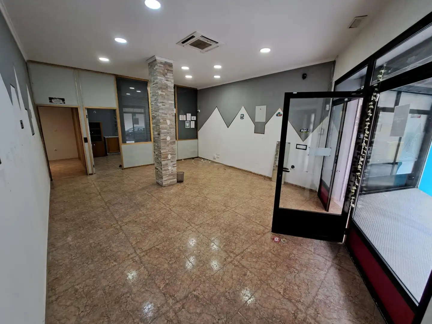 Local comercial de lloguer a Casc Urbà, imagen 2