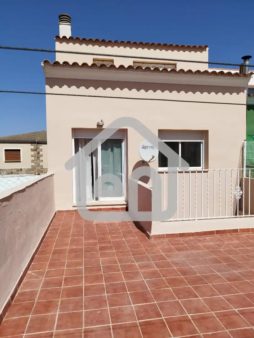 Casa adosada en venta en Calle Bodega, Requena