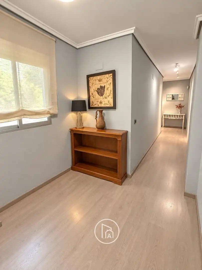 Wohnung zum Verkauf in Valencia mit Klimaanlage, Terrasse und Balkon
