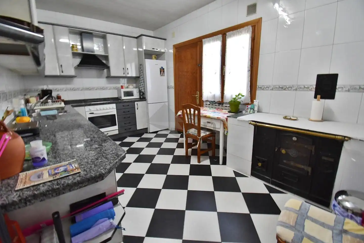 Cuina de Casa o xalet en venda en Olmedo amb Calefacció, Jardí privat i Moblat