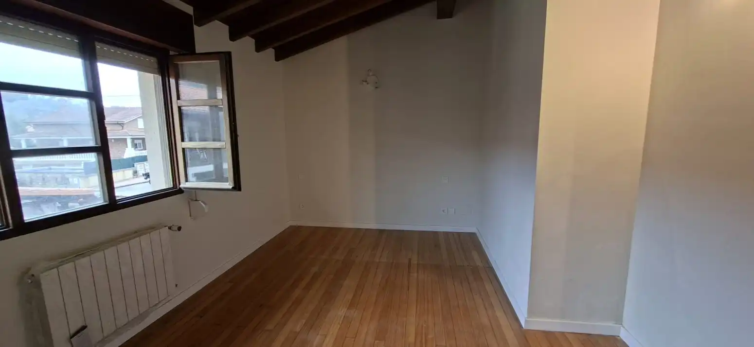Casa adosada en venda en Cabezón de la Sal amb Calefacció, Jardí privat i Parquet