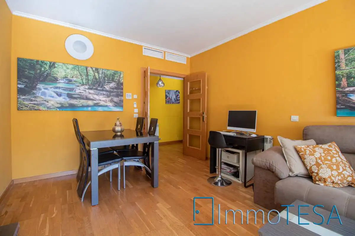 Sala d'estar de Pis en venda en Barberà del Vallès amb Aire condicionat, Calefacció i Parquet