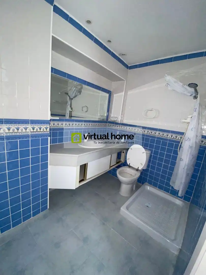 Bathroom of Flat for sale in Benidorm  with Air Conditioner, Heating and Private garden