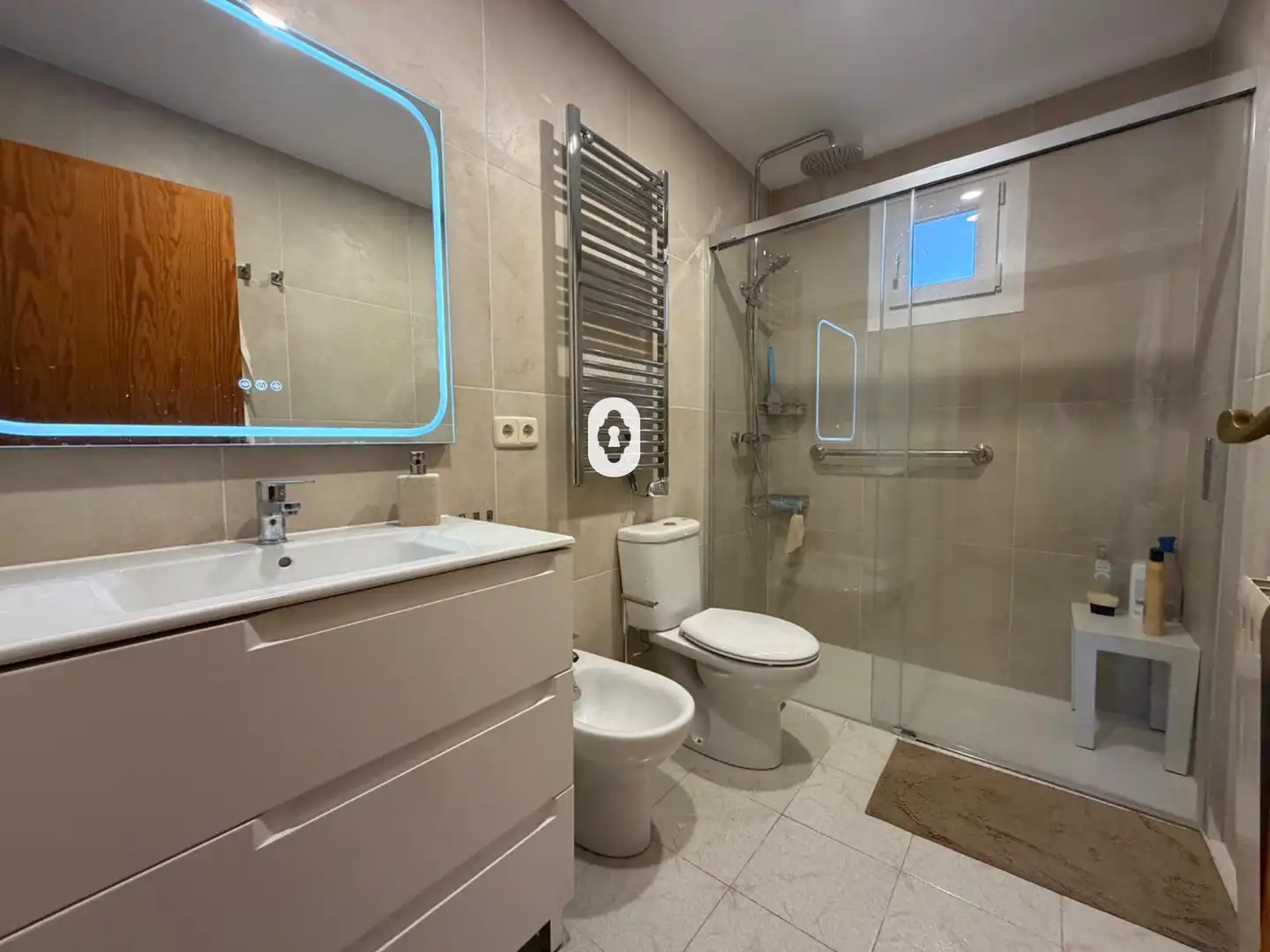 Badezimmer von Einfamilien-Reihenhaus zum Verkauf in Son Servera mit Heizung, Privatgarten und Terrasse