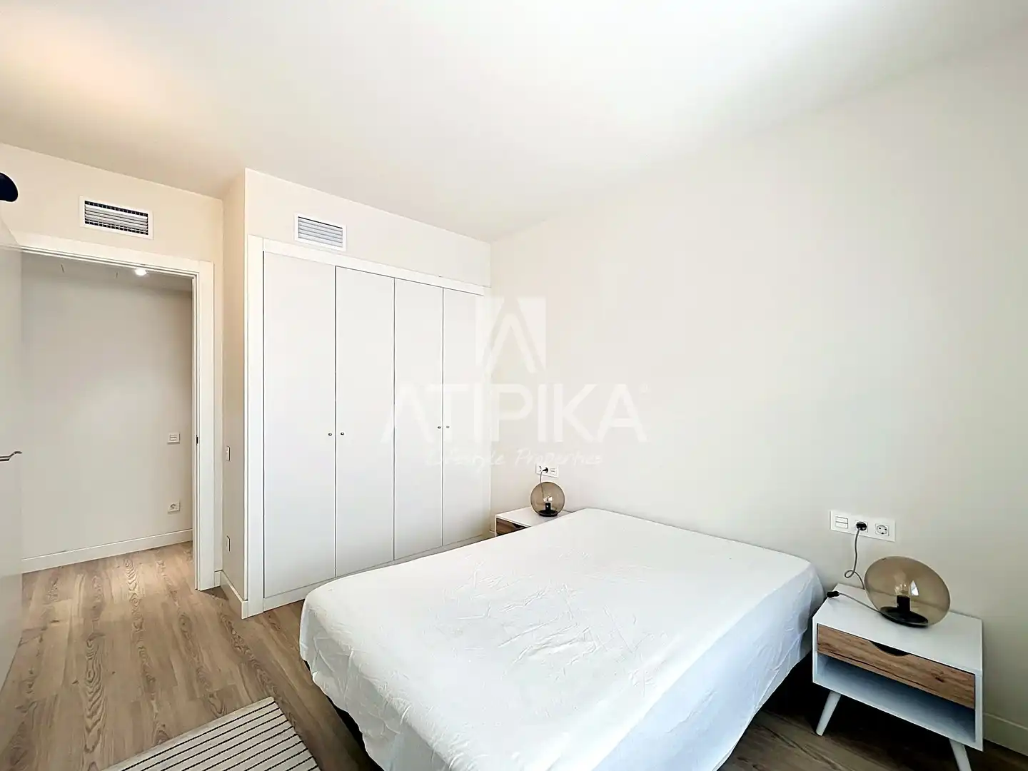 Schlafzimmer von Wohnung zum Verkauf in Barcelona mit Klimaanlage, Parkett und Balkon