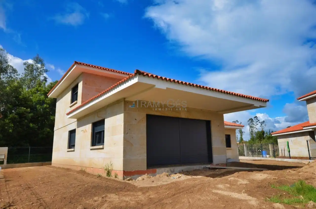 Vista exterior de Casa o xalet en venda en Tomiño amb Calefacció, Jardí privat i Terrassa