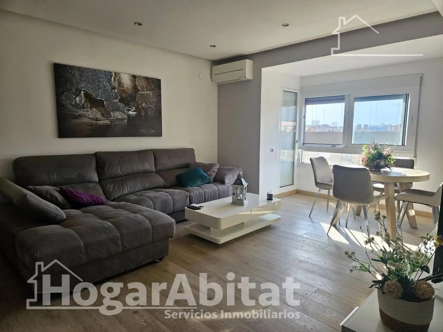 Living room of Flat for sale in  Valencia Capital  with Air Conditioner and Balcony