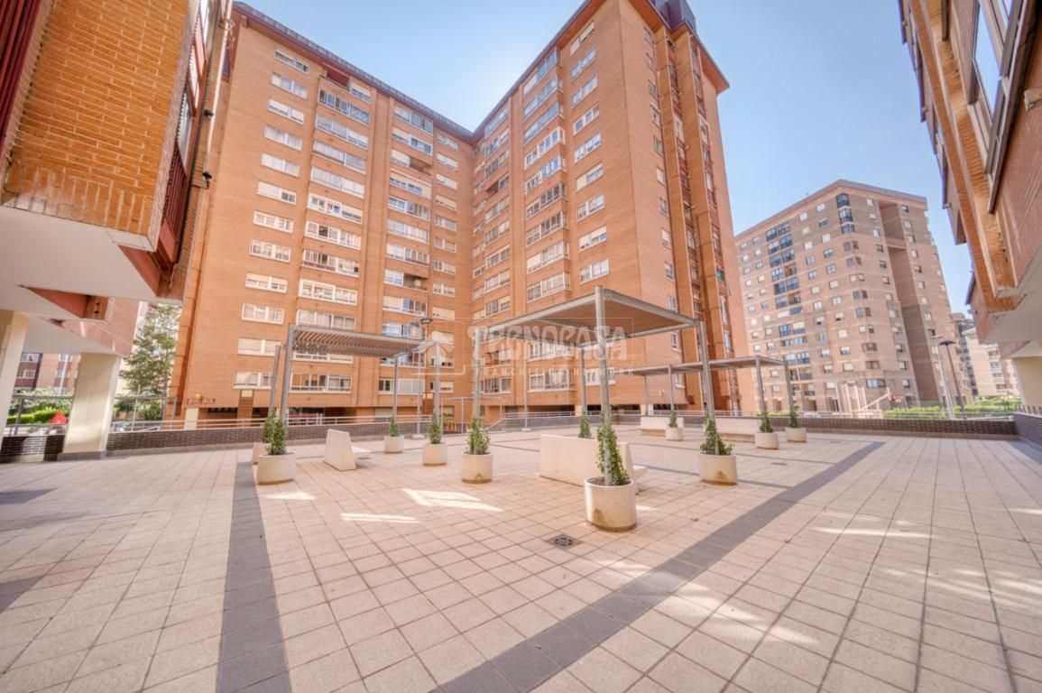 Exterior view of Flat for sale in Valladolid Capital  with Air Conditioner, Heating and Terrace