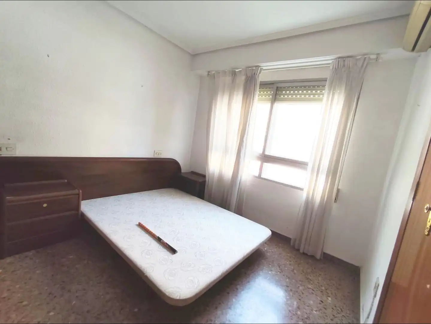 Bedroom of Flat for sale in Valencia  with Air Conditioner, Terrace and Balcony