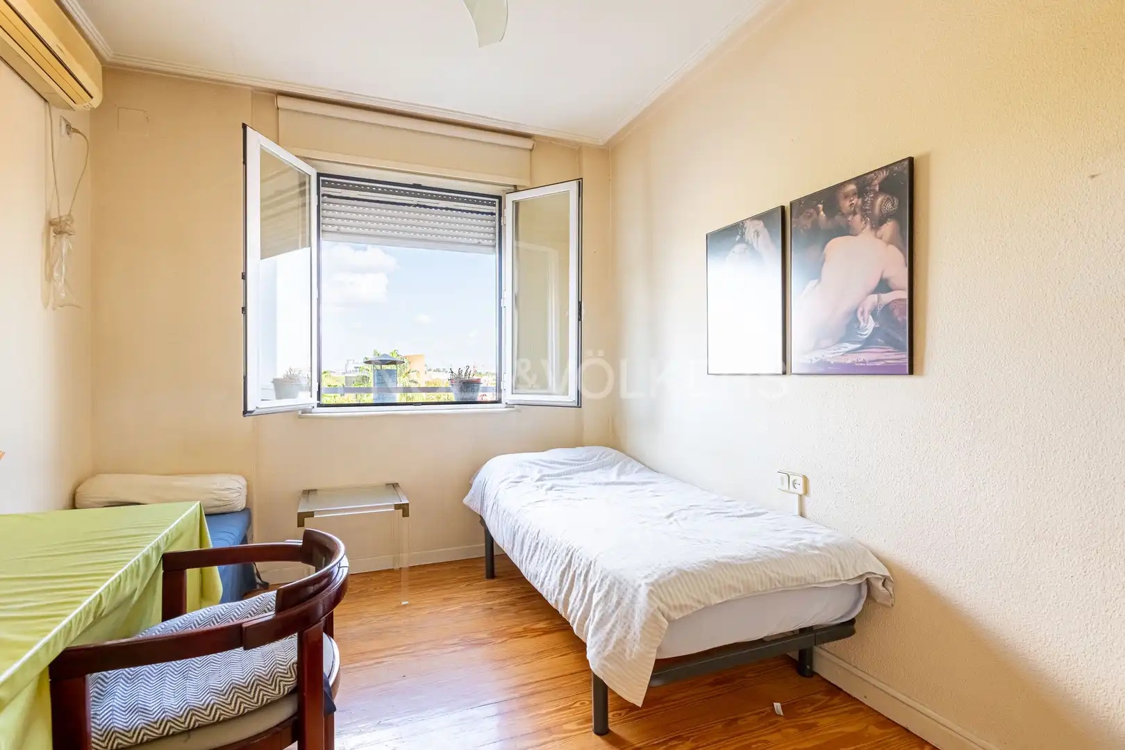Bedroom of Flat for sale in Sevilla  with Air Conditioner and Heating