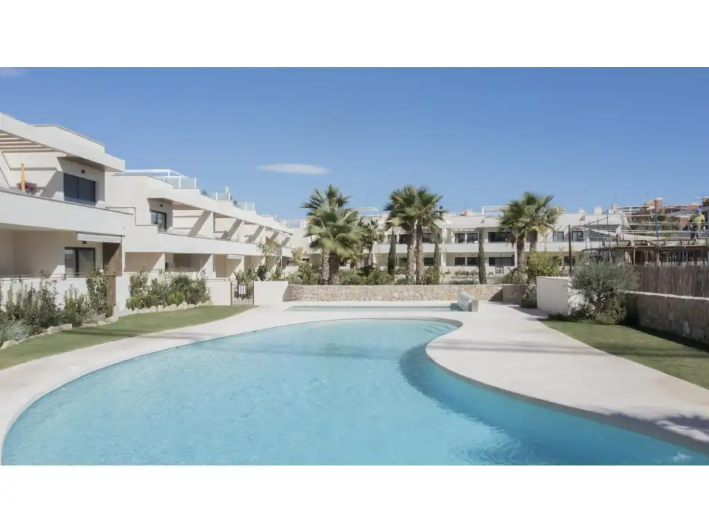 Bungalow con piscina en venta en Calle Nicolas Copernico