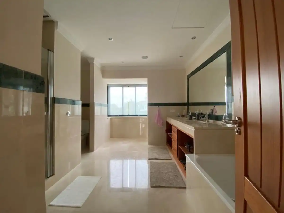 Bany de Casa o xalet en venda en Arcos de la Frontera amb Aire condicionat, Calefacció i Jardí privat