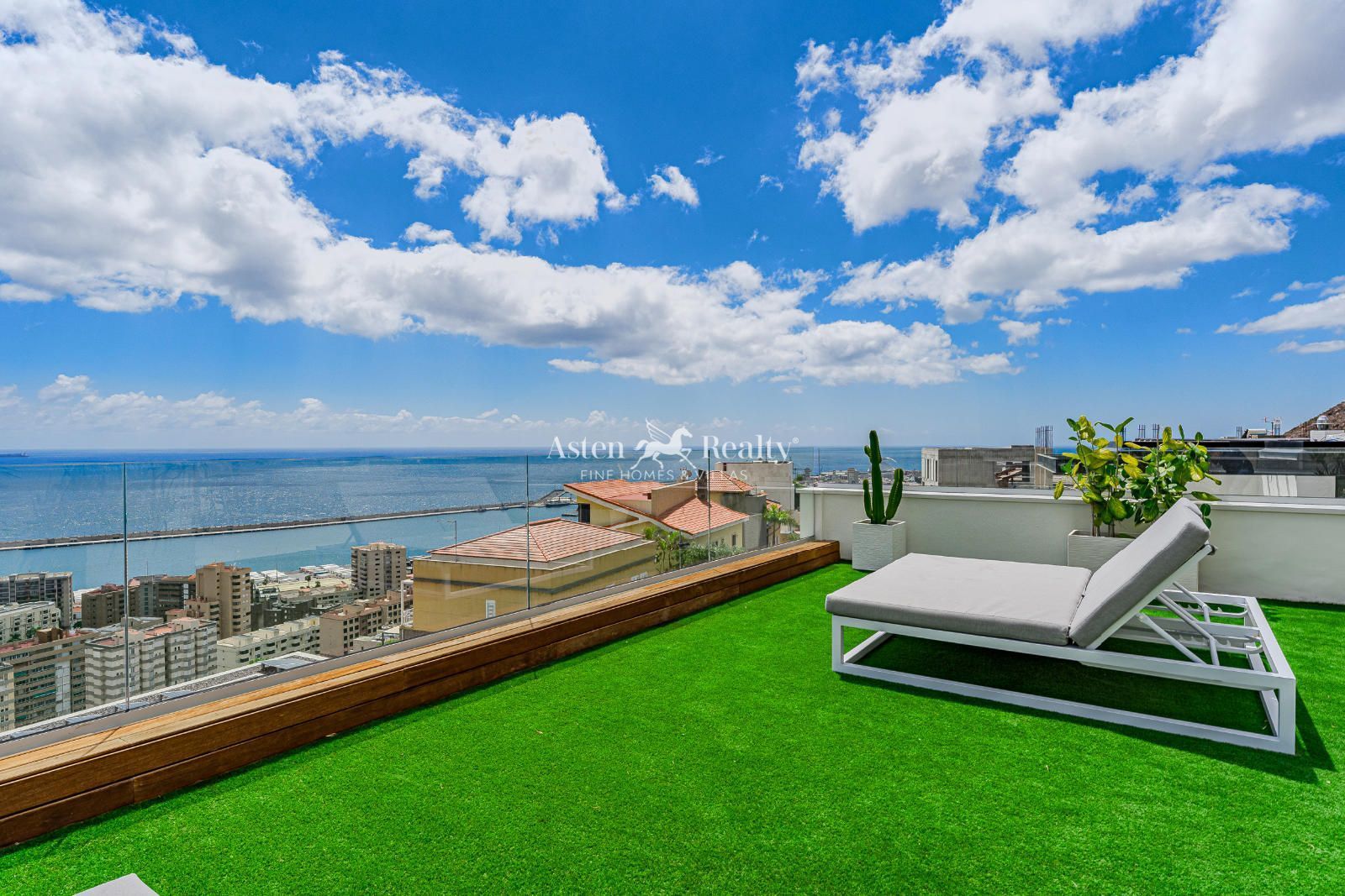 Terrace of House or chalet for sale in  Santa Cruz de Tenerife Capital  with Air Conditioner, Terrace and Swimming Pool