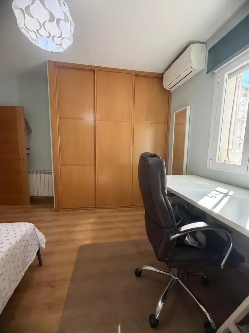 Dormitori de Casa o xalet en venda en Madrid amb Aire condicionat, Calefacció i Jardí privat