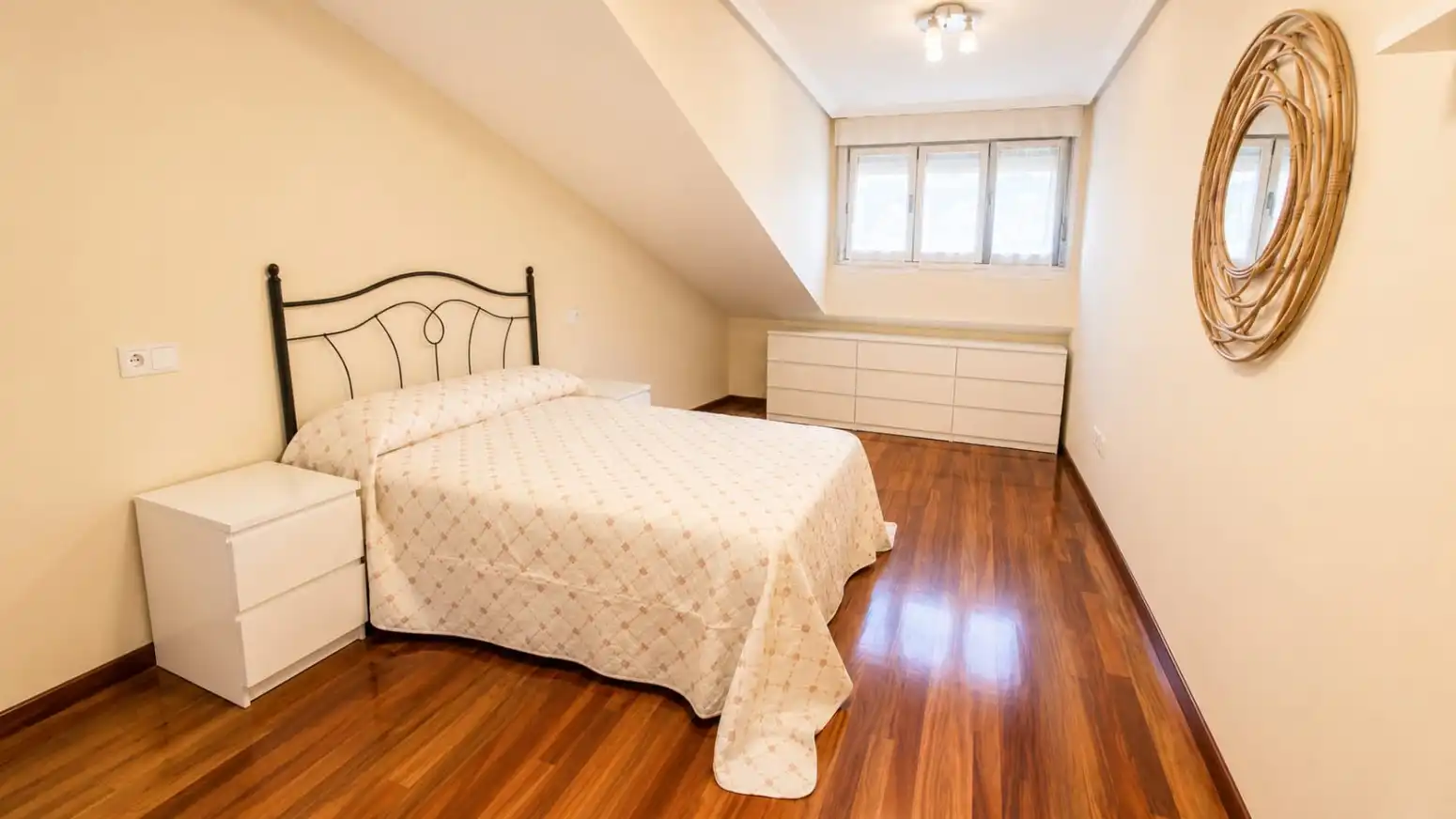 Bedroom of Flat for rent in Gijón   with Heating and Storage room