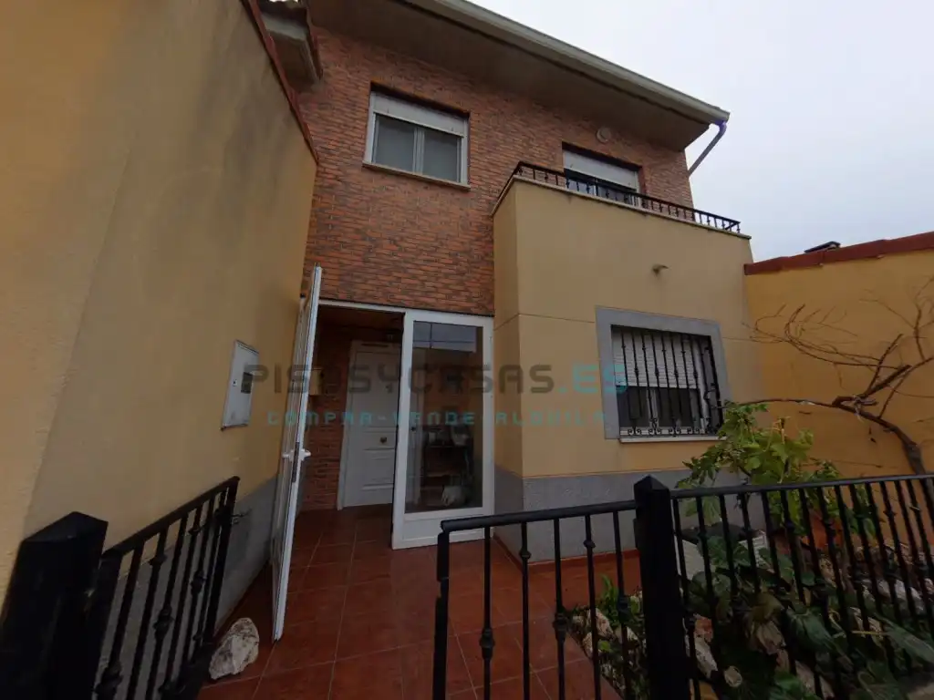 Exterior view of Houses for sale in San Mateo de Gállego  with Air Conditioner, Private garden and Terrace