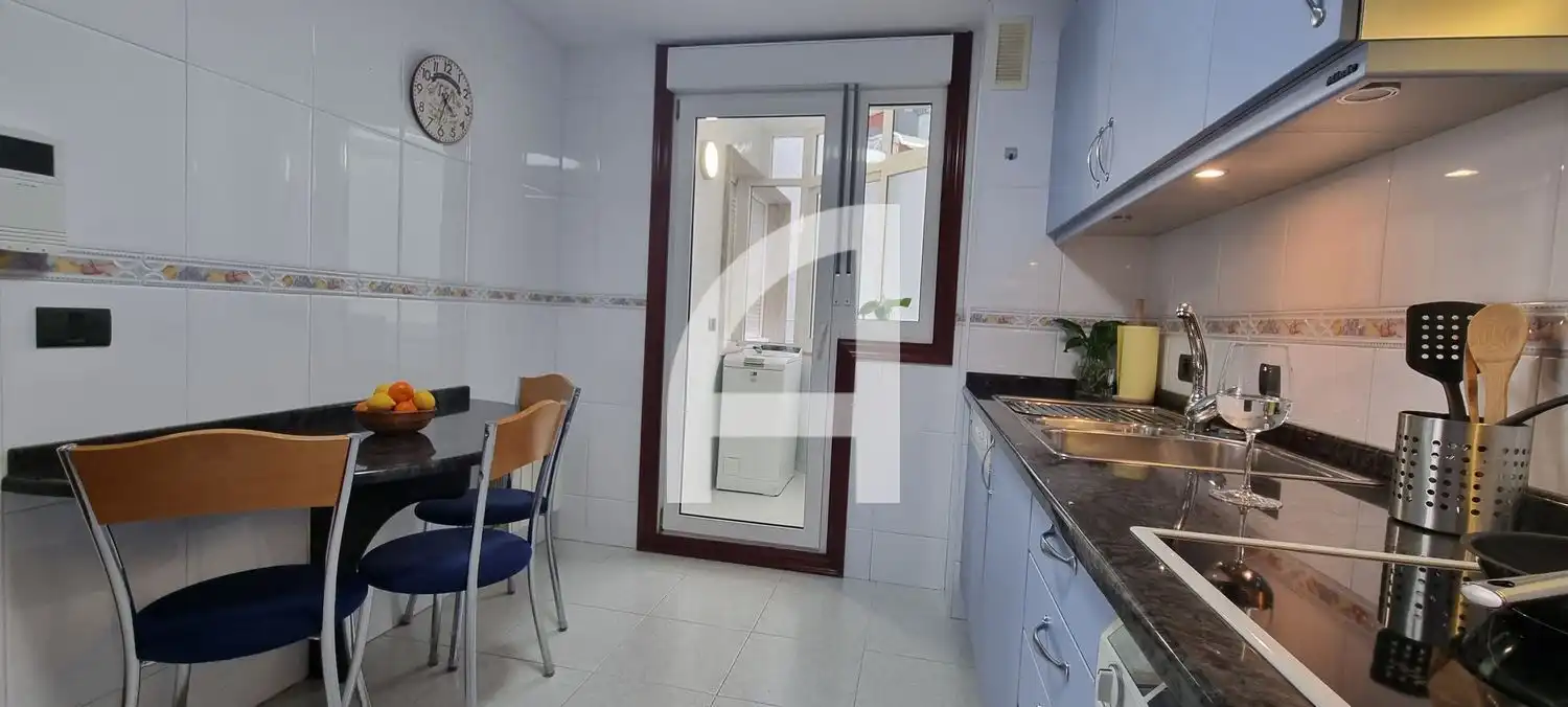Cocina de Piso de alquiler en Vigo  con Calefacción, Trastero y Amueblado