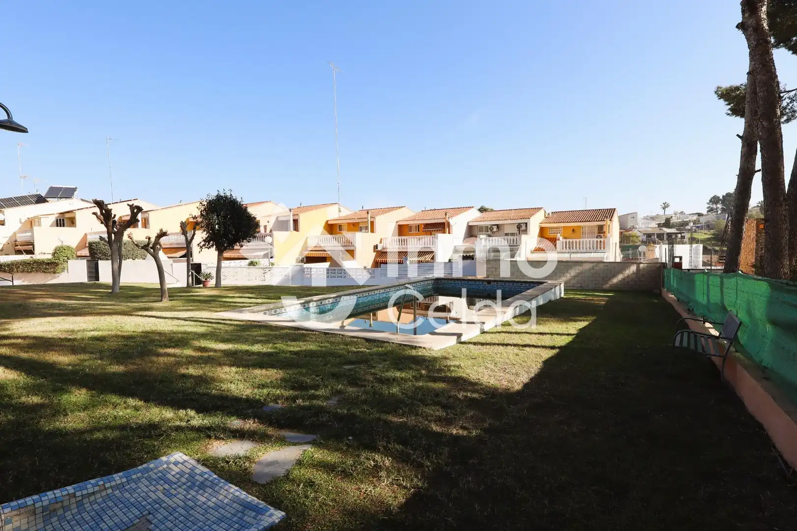 Vista exterior de Casa adosada en venta en Chiva con Aire acondicionado, Calefacción y Jardín privado