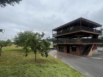 Vista exterior de Casa o xalet en venda en Piloña amb Calefacció i Terrassa