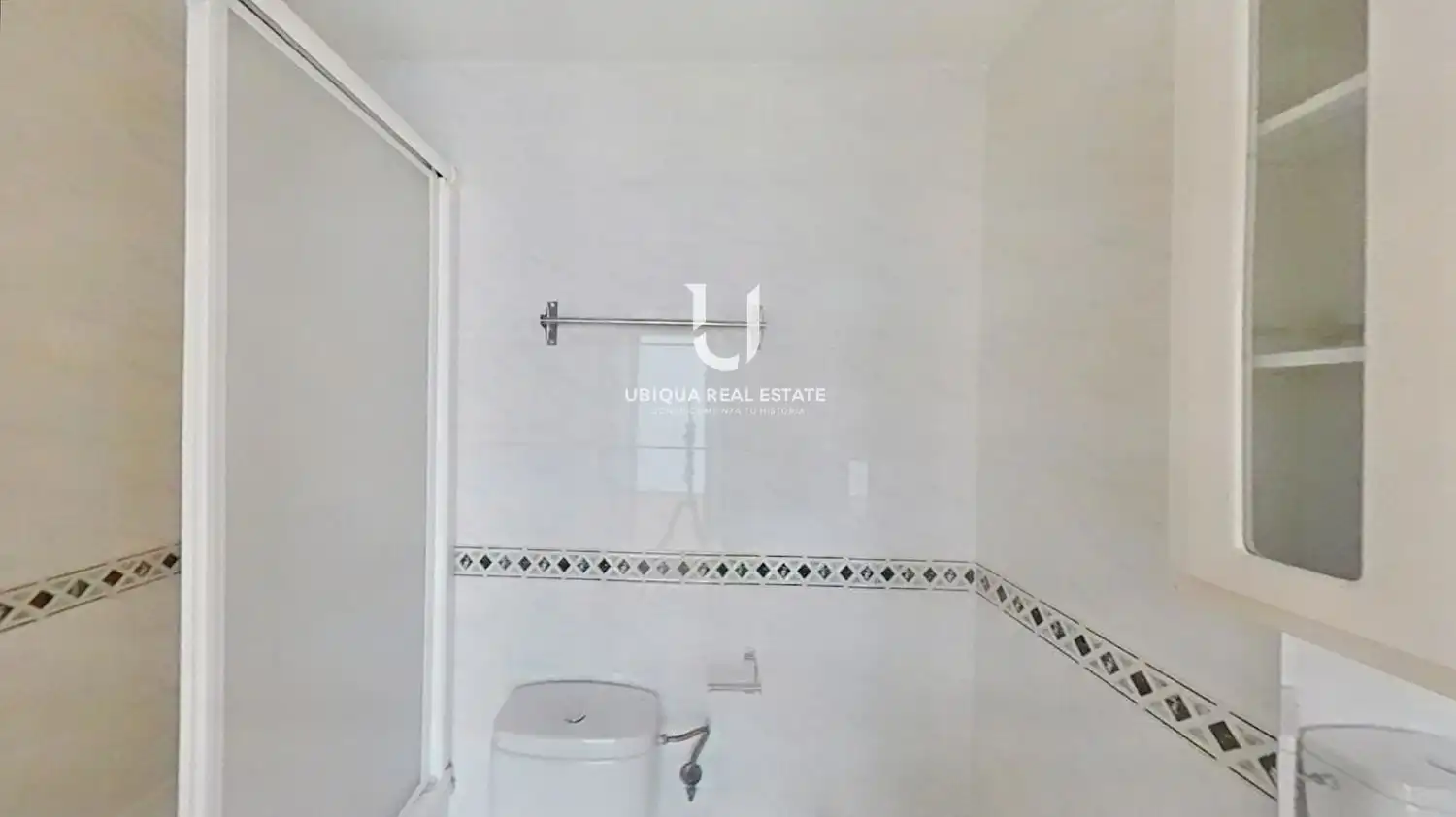 Baño de Piso en venta en Barcelona con Calefacción, Piscina y Piscina comunitaria