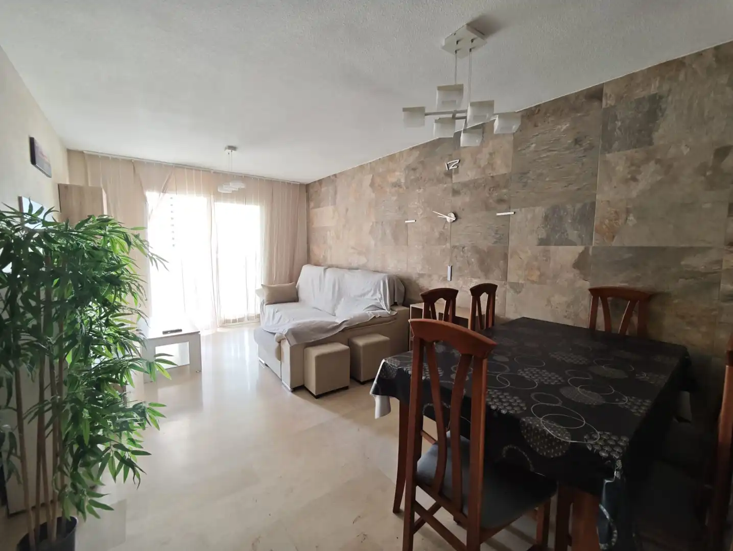 Sala de estar de Apartamento en venta en Finestrat con Terraza, Horno y Piscina comunitaria