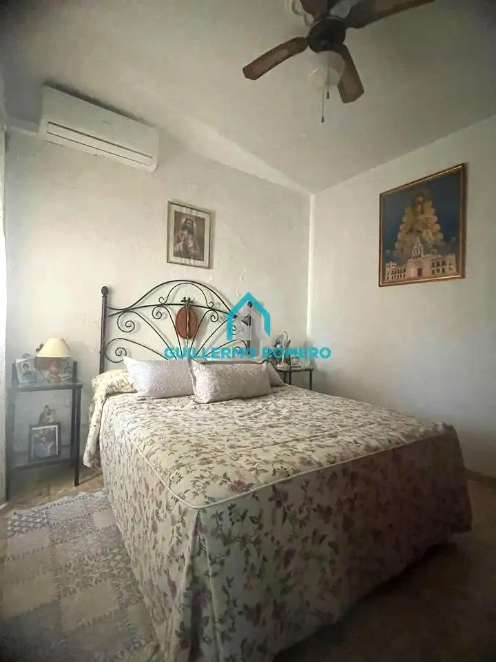 Schlafzimmer von Wohnung zum Verkauf in La Puebla del Río mit Klimaanlage und Terrasse