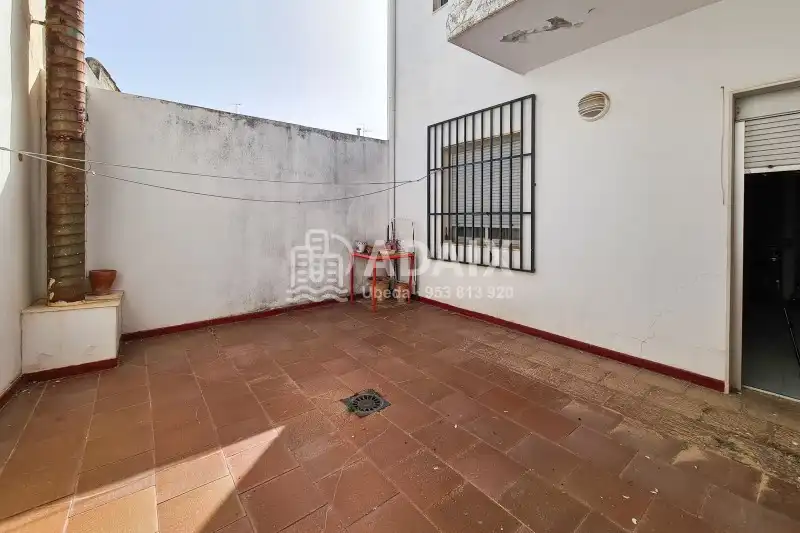 Jardí de Casa o xalet en venda en Úbeda amb Aire condicionat, Traster i Balcó