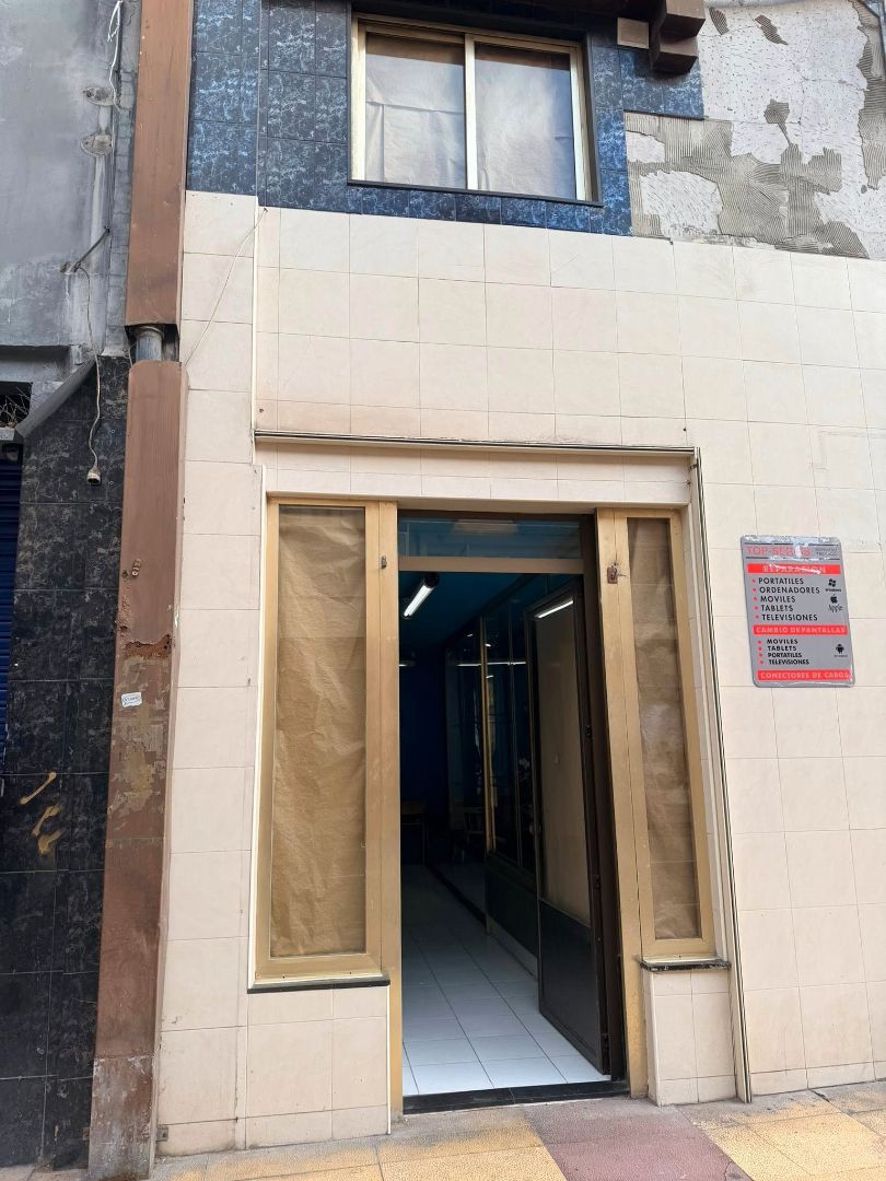 Vista exterior de Local en venta en Torrelavega  con Amueblado