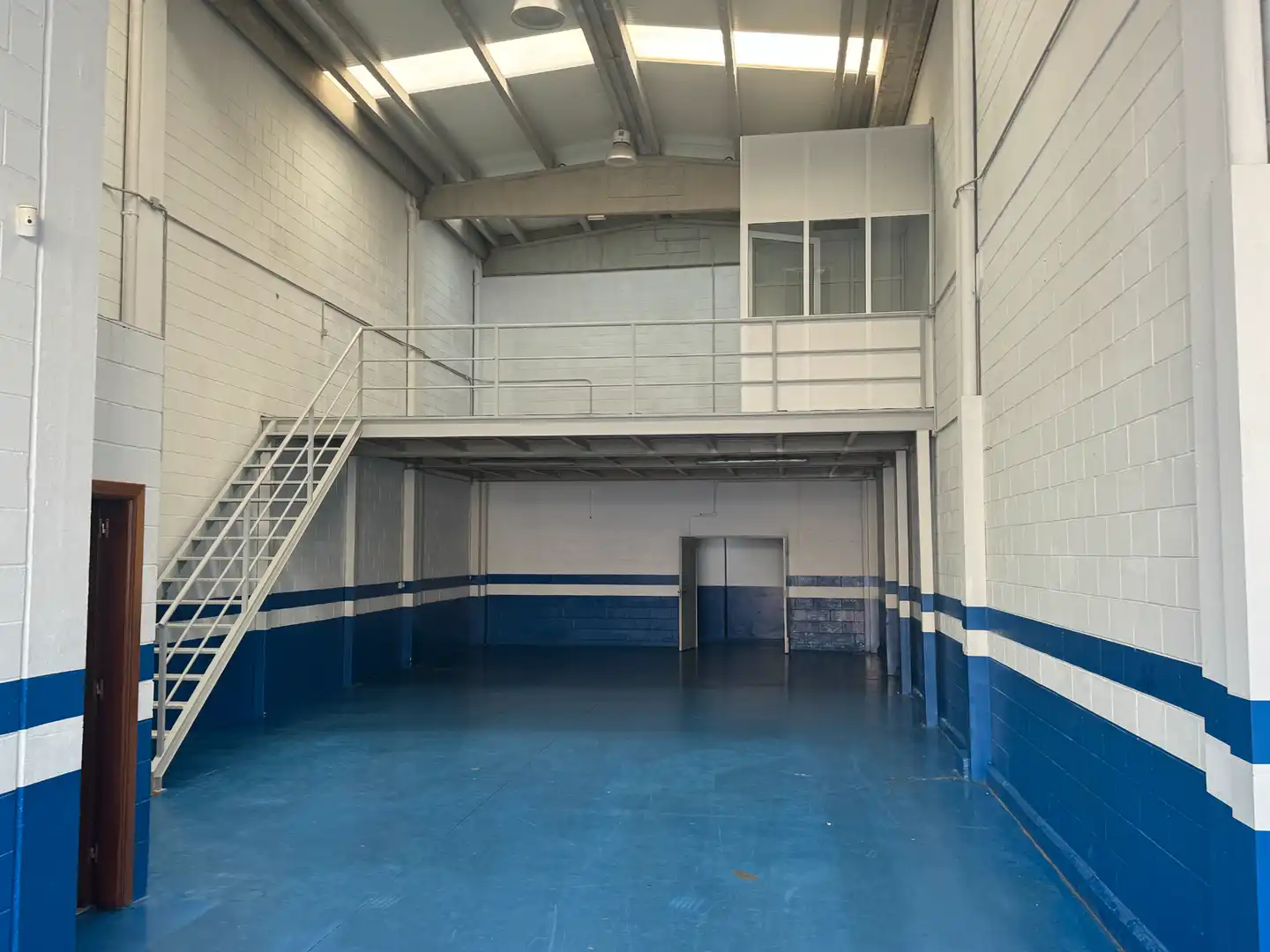 Nau industrial de lloguer en Ames amb Alarma