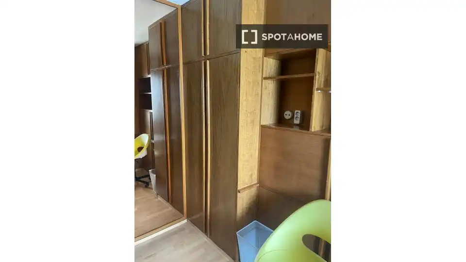 Bedroom of Flat for share in Barcelona  with Air Conditioner, Heating and Furnished
