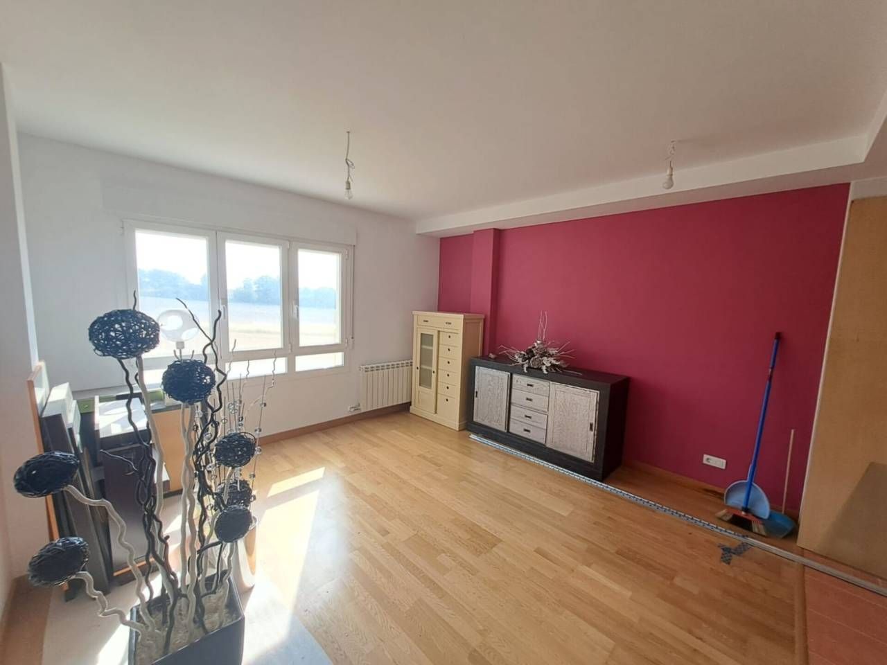 Sala d'estar de Dúplex en venda en Cogollos amb Calefacció, Parquet i Piscina comunitària