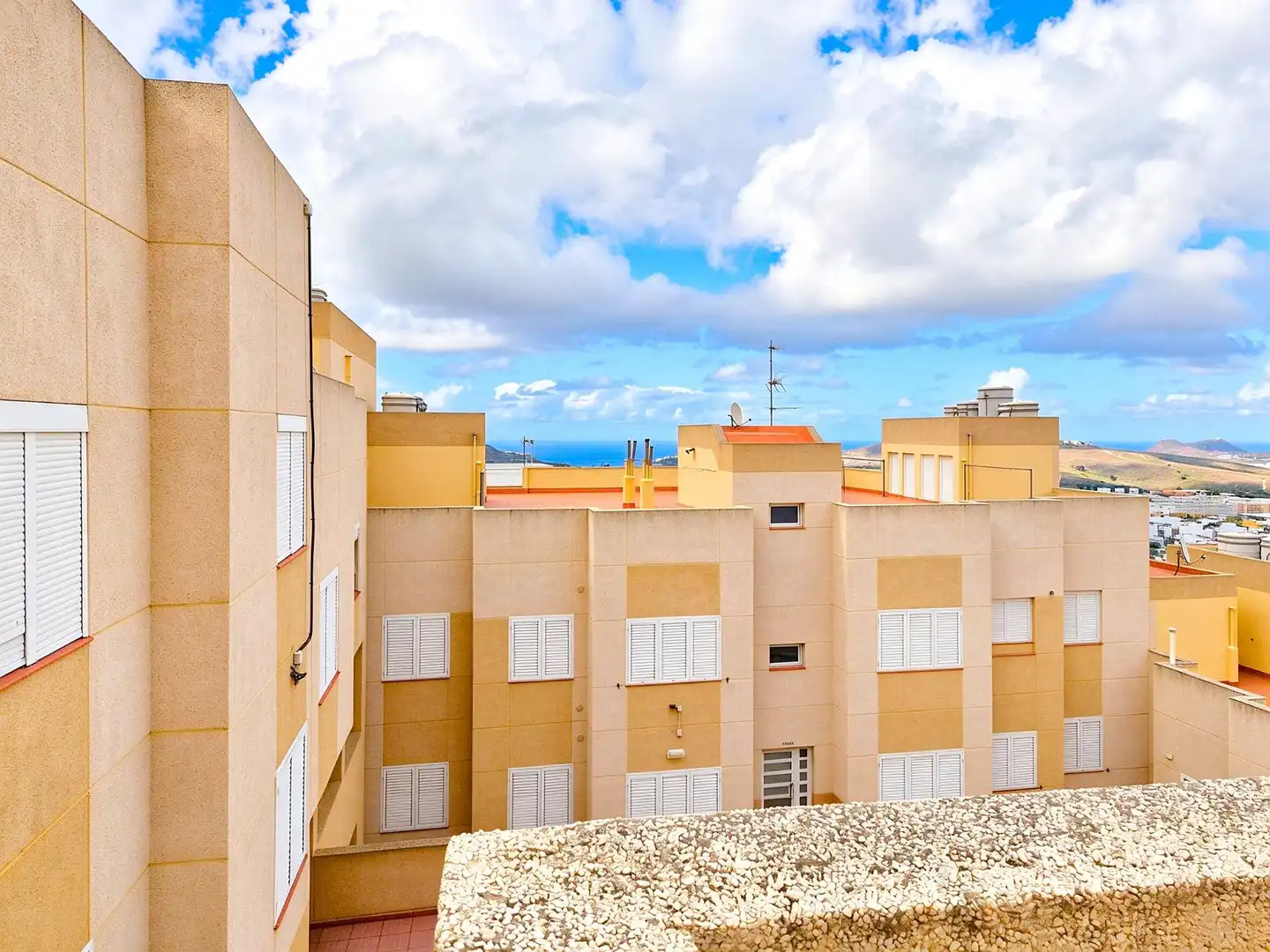 Vista exterior de Piso en venta en Las Palmas de Gran Canaria con Terraza y Trastero