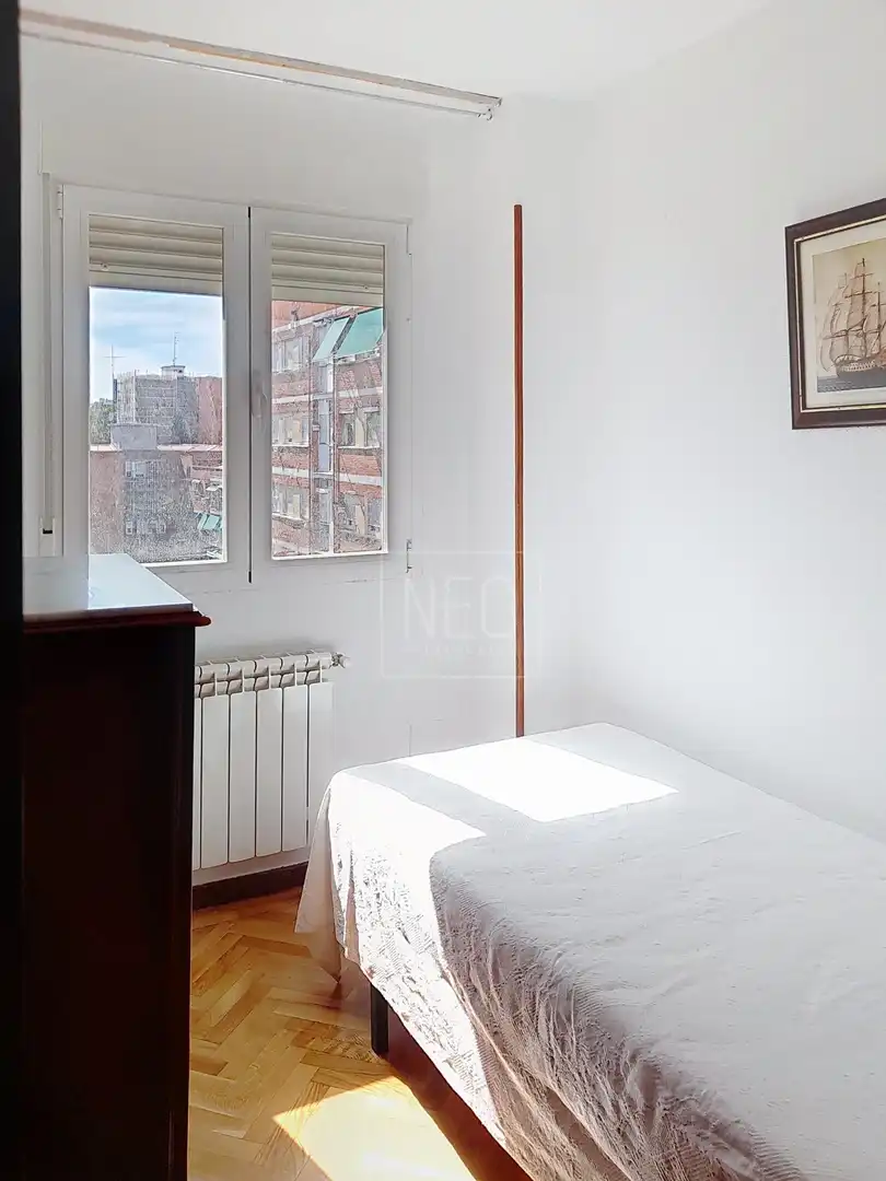 Dormitori de Pis en venda en Madrid amb Calefacció, Parquet i Terrassa