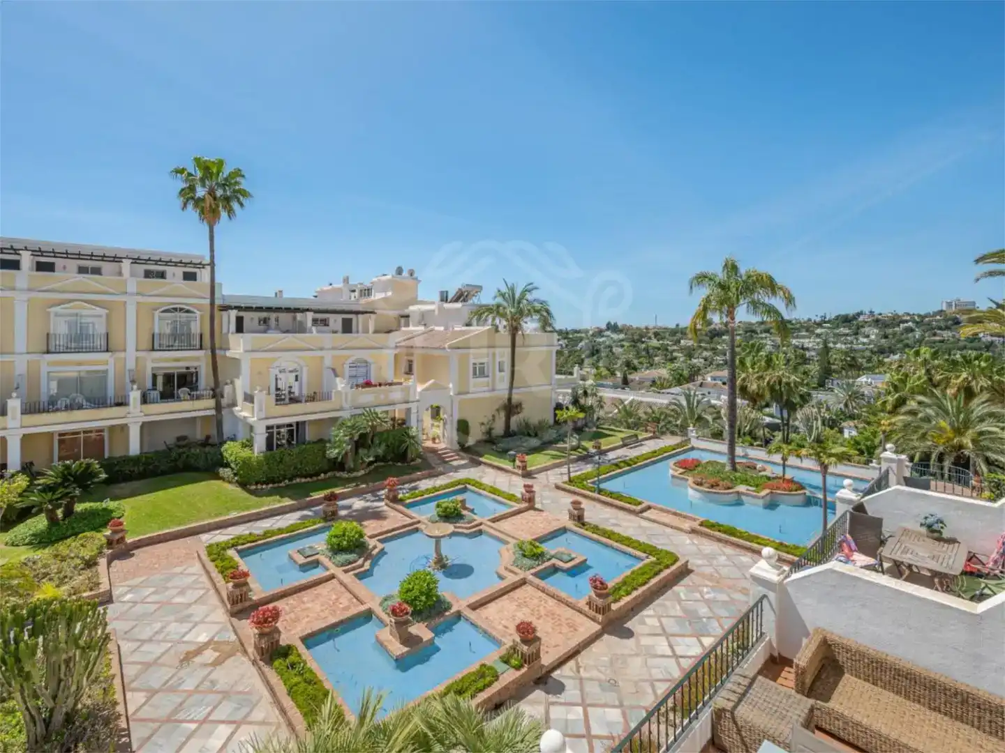 Vista exterior de Apartamento en venta en Marbella con Aire acondicionado y Piscina
