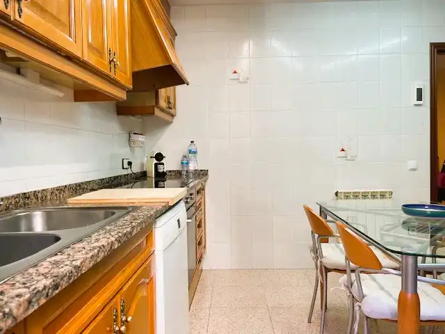 Küche von Einfamilien-Reihenhaus zum Verkauf in Badalona mit Heizung, Terrasse und Balkon