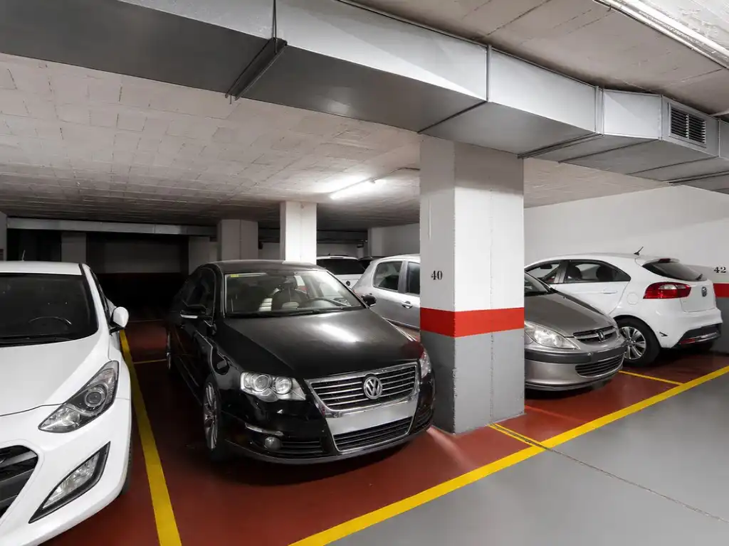 Parking of Flat for sale in Fuengirola  with Air Conditioner, Terrace and Swimming Pool