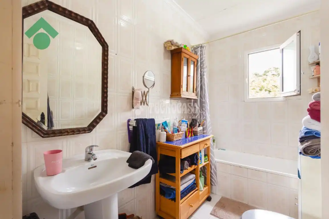 Baño de Casa adosada en venta en Nerja con Aire acondicionado, Terraza y Balcón