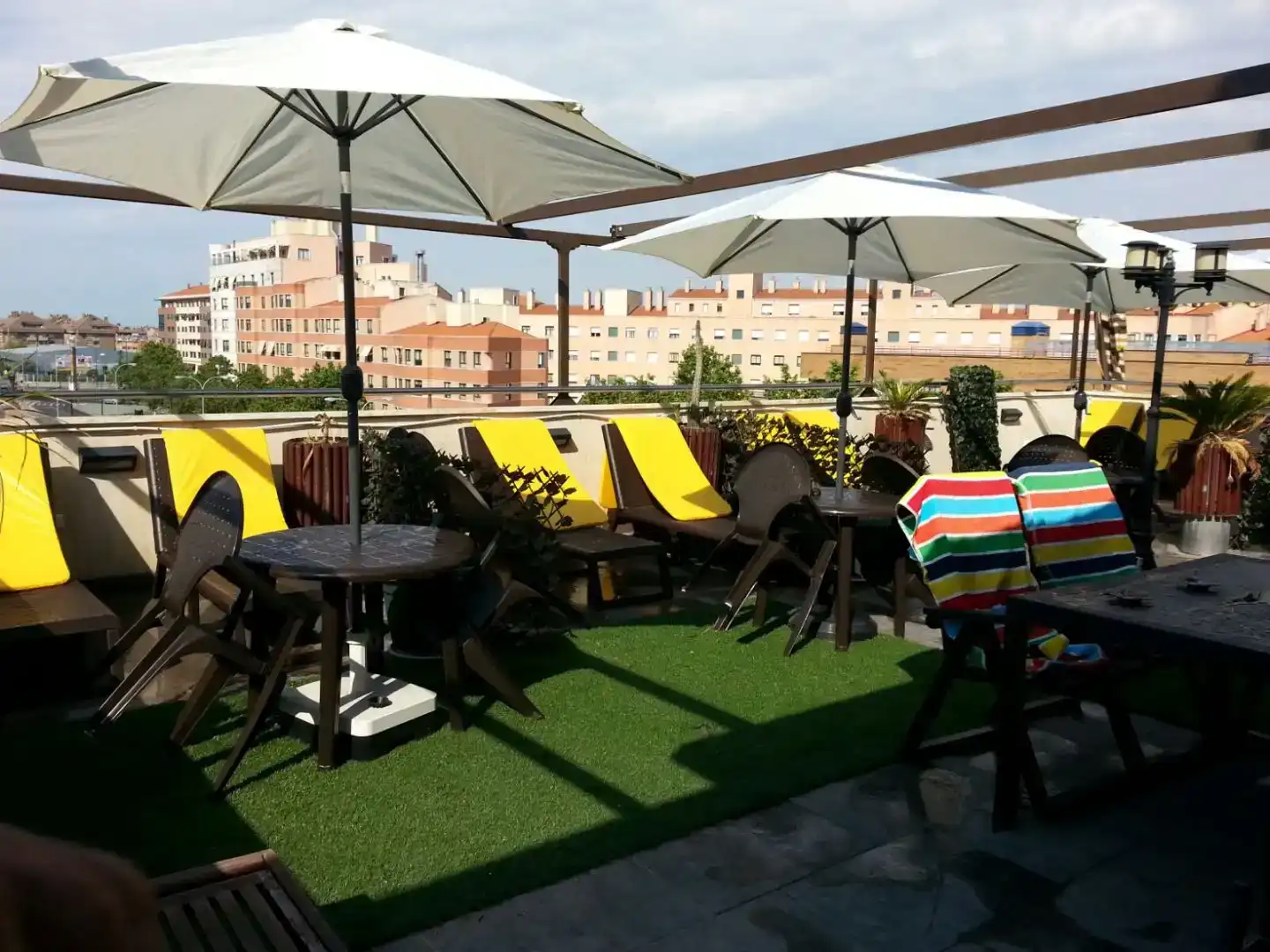 Terraza de Ático para compartir en Valladolid con Aire acondicionado, Parquet y Piscina
