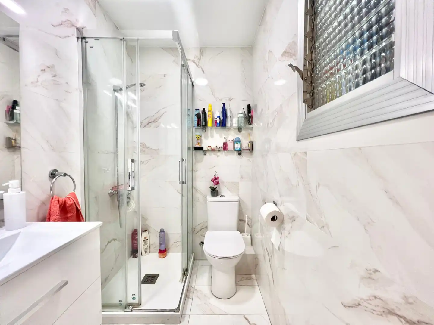 Badezimmer von Wohnung zum Verkauf in L'Hospitalet de Llobregat mit Möbliert und Balkon