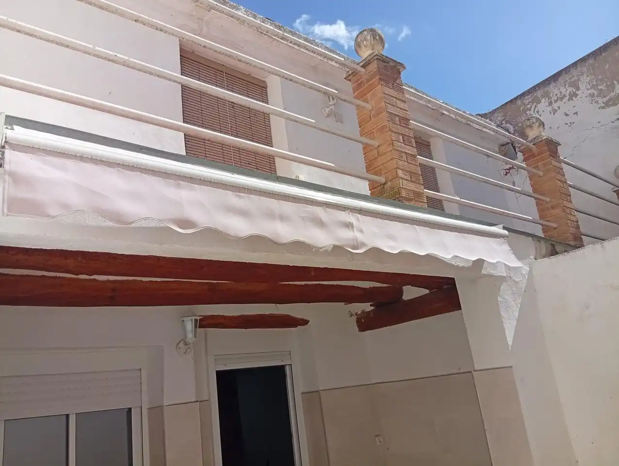 Vista exterior de Casa o xalet en venda en Novallas amb Terrassa