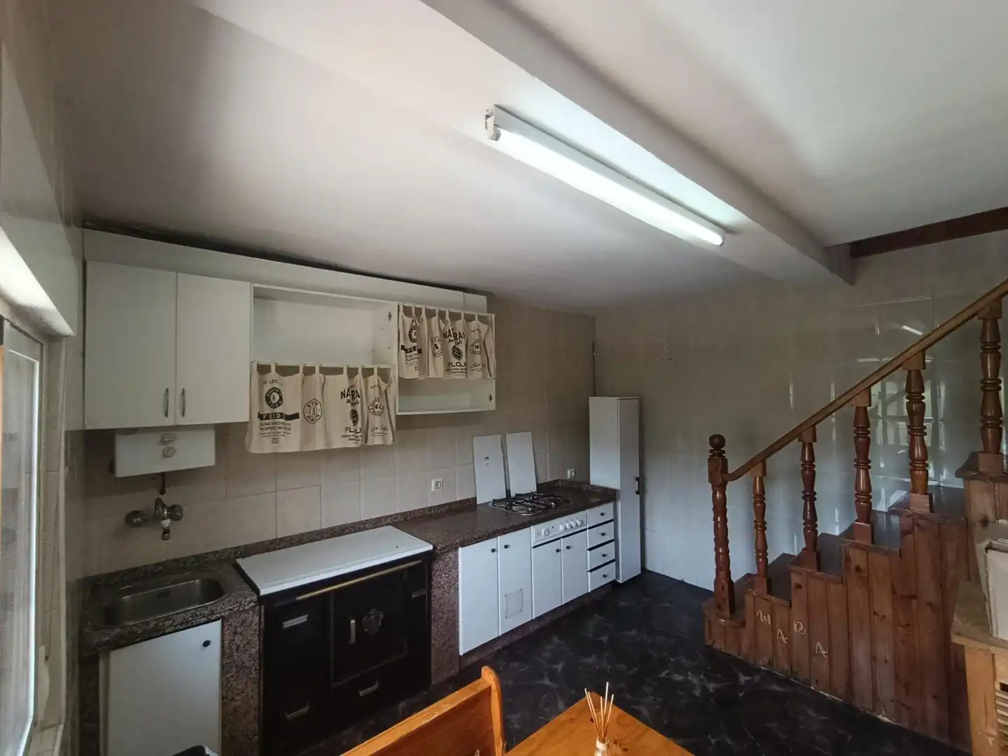Küche von Country house zum Verkauf in San Martín del Rey Aurelio mit Balkon