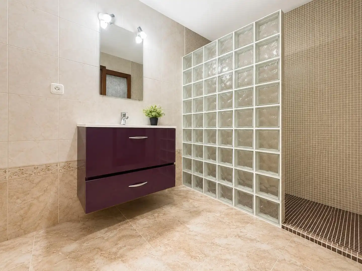 Bathroom of Ground floor for sale in Inca  with Air Conditioner
