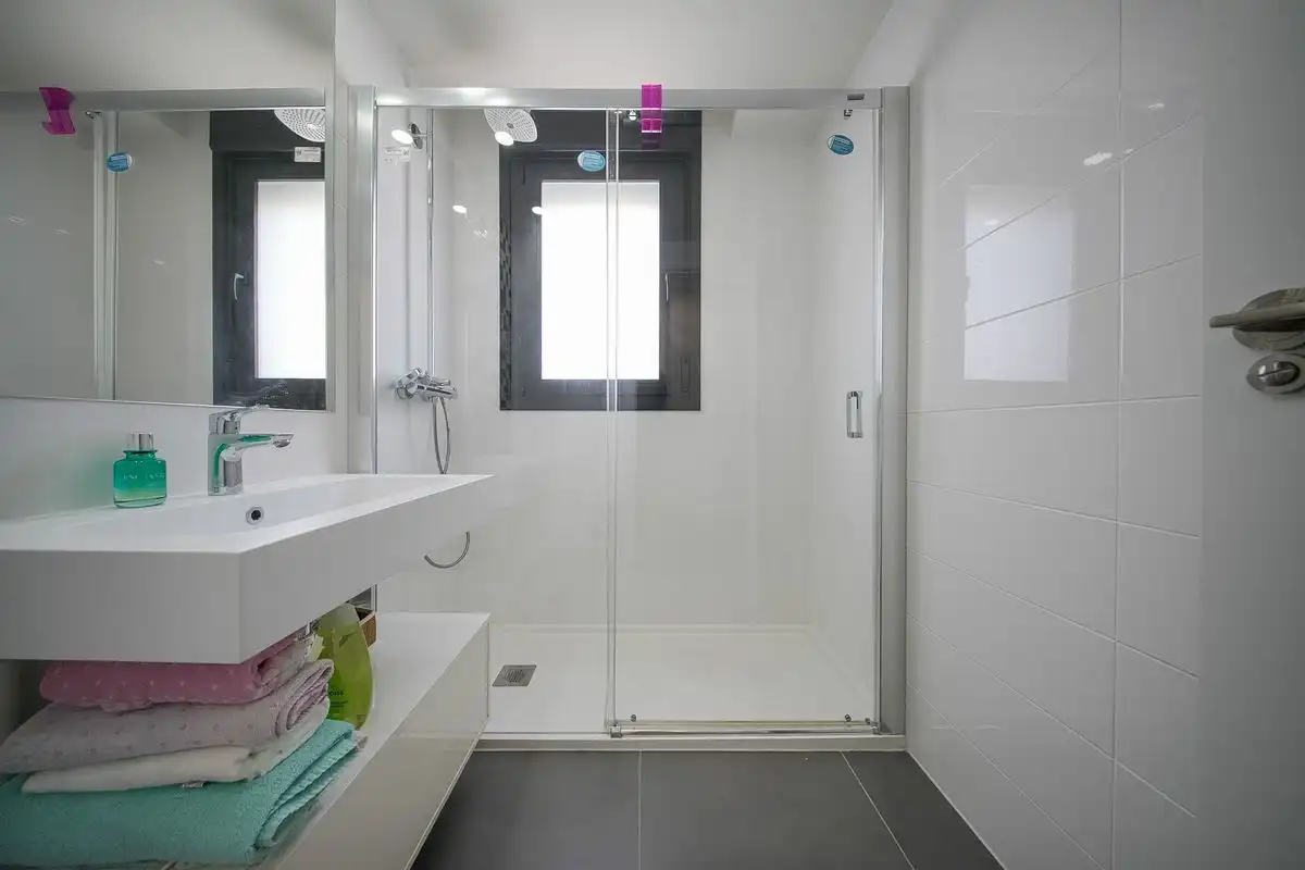 Bany de Casa o xalet en venda en Las Rozas de Madrid amb Aire condicionat, Calefacció i Jardí privat