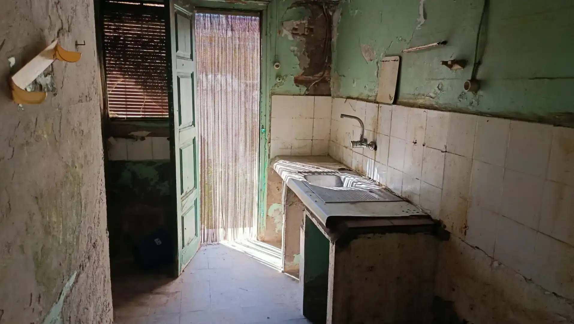 Kitchen of Houses for sale in Escatrón  with Private garden and Storage room