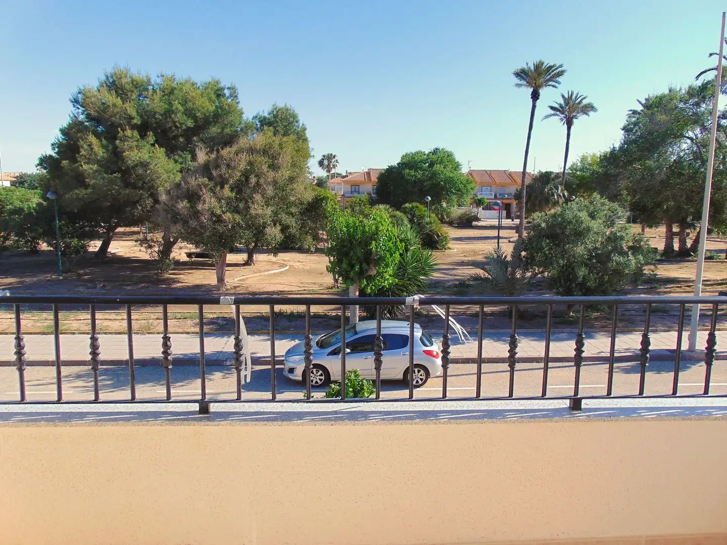 Vista exterior de Casa adosada en venda en Pilar de la Horadada amb Aire condicionat, Calefacció i Jardí privat