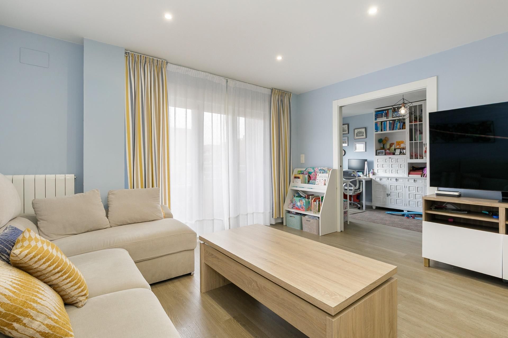 Living room of Flat for sale in  Granada Capital  with Air Conditioner, Heating and Terrace