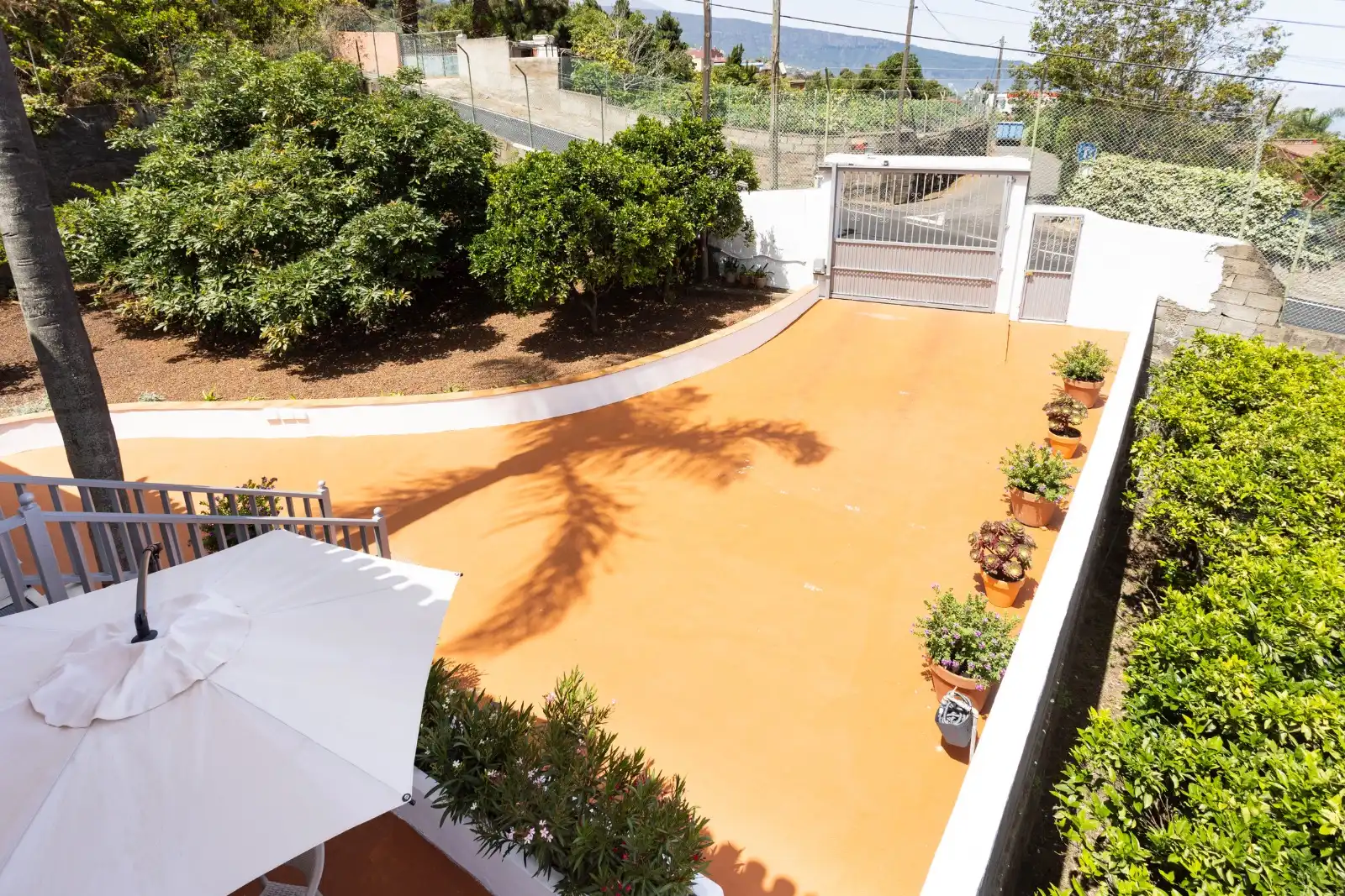 Vista exterior de Casa o xalet en venda en La Orotava amb Jardí privat, Terrassa i Moblat