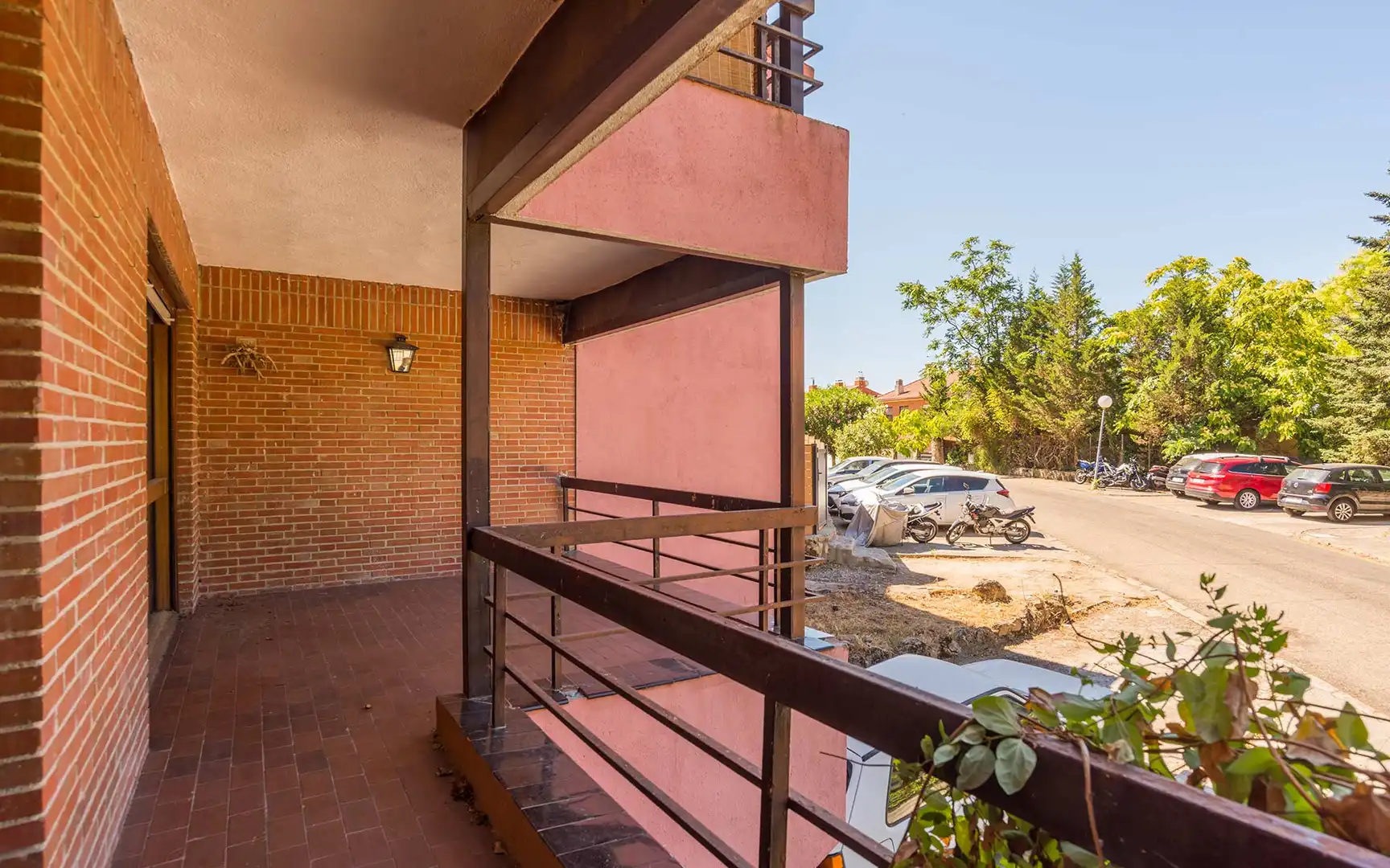 Vista exterior de Pis en venda en Hoyo de Manzanares amb Calefacció, Jardí privat i Terrassa